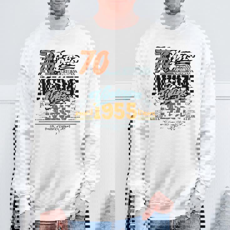 70歳の誕生日 ヴィンテージ 1955 70 Years Of Being Awesome レトロ スウェットシャツ 高齢者への贈り物
