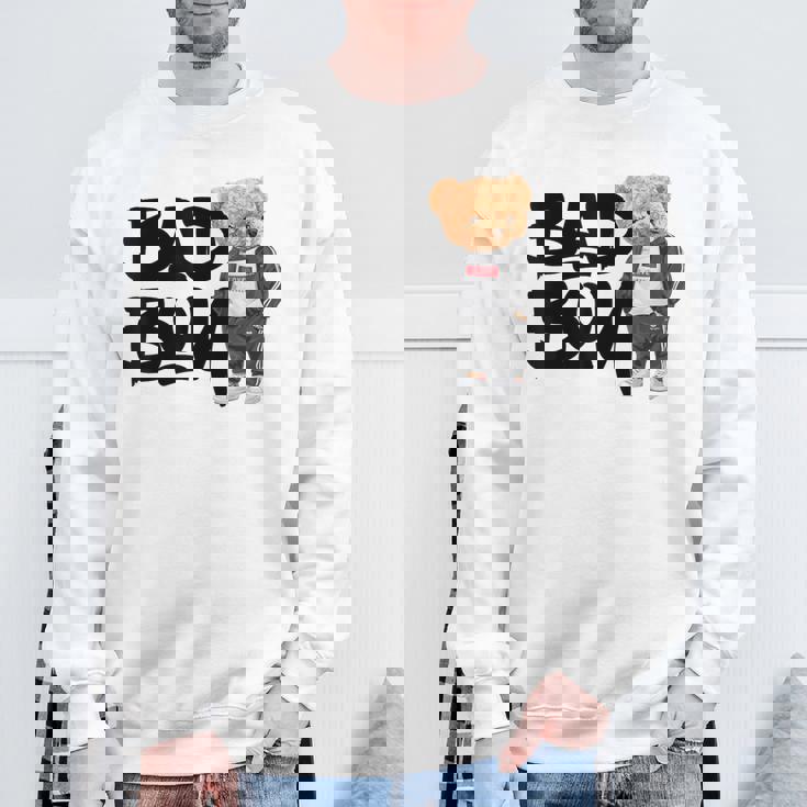 Angry Bad Boystyle、クールなテディベア、バッドボーイグラフィックデザイン。 スウェットシャツ 高齢者への贈り物