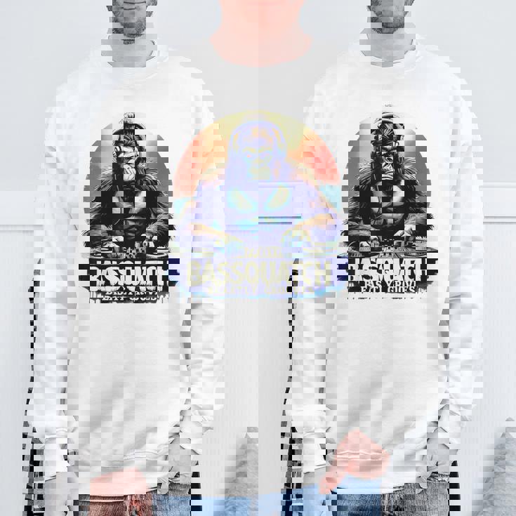 Bassquatch 音楽愛好家のためのサスカッチdjデザイン スウェットシャツ 高齢者への贈り物