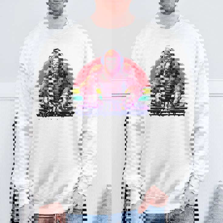 Bassquatch 音楽愛好家のためのサスカッチdjデザイン 長袖tシャツ スウェットシャツ 高齢者への贈り物