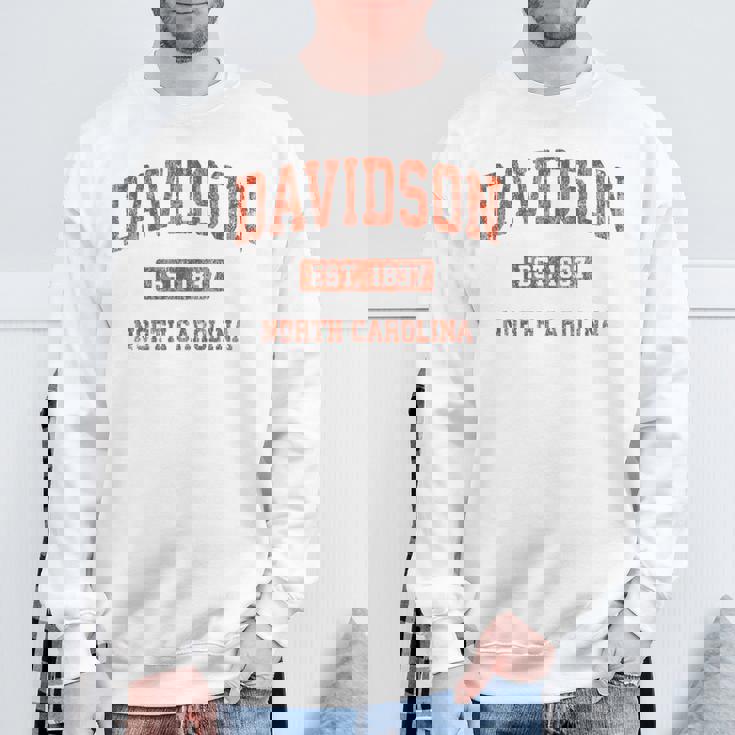 Davidson ノースカロライナ Nc ビンテージ アスレチック スポーツデザイン スウェットシャツ 高齢者への贈り物