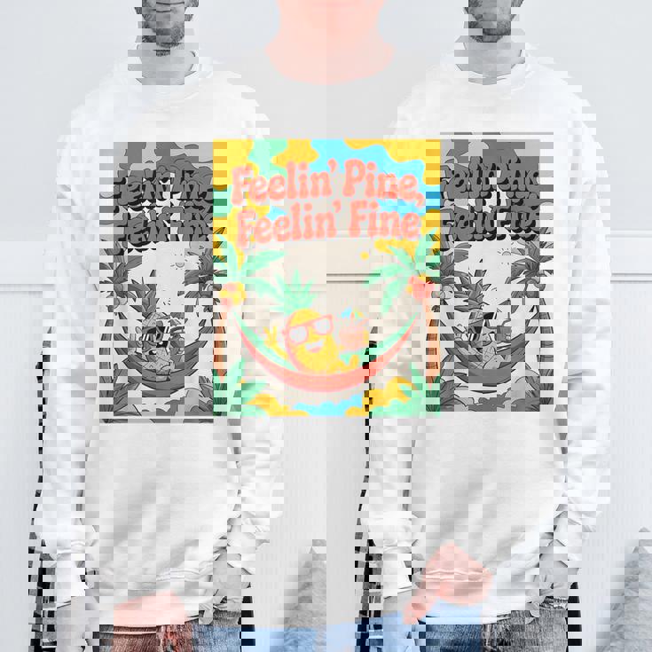 Feelin' Pine Feelin' Fine パイナップル トロピカル ビーチ 楽しい スウェットシャツ 高齢者への贈り物