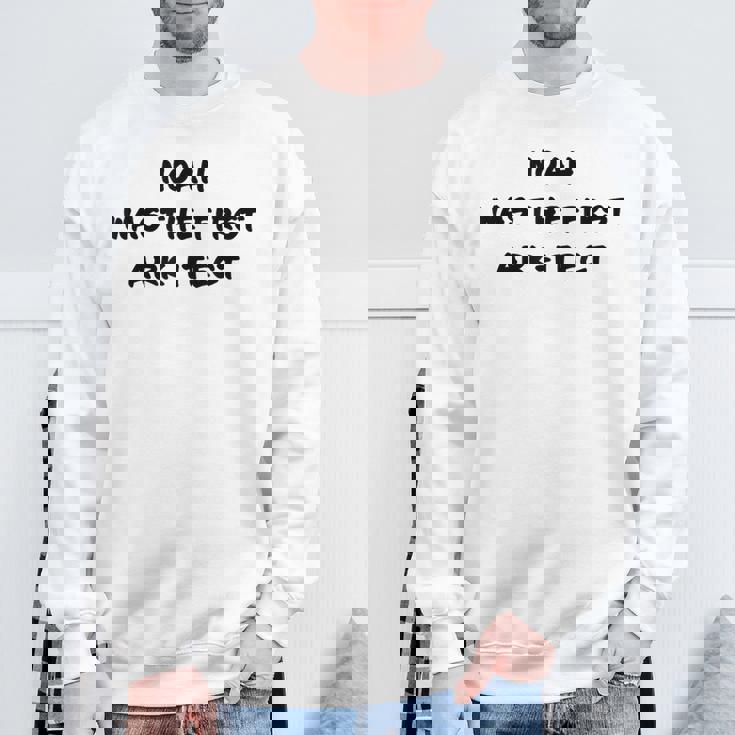 Clean Bible Character Humor – Noah The Ark-Itect Joke スウェットシャツ 高齢者への贈り物