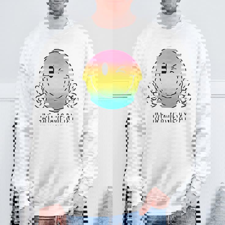 Have A Nice Day Winkingmile Face Peace Wink Happy Face スウェットシャツ 高齢者への贈り物