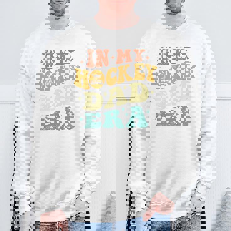 In My Hockey Dad Era ファニーホッケーお父さん ヴィンテージ 父の日 長袖tシャツ スウェットシャツ 高齢者への贈り物