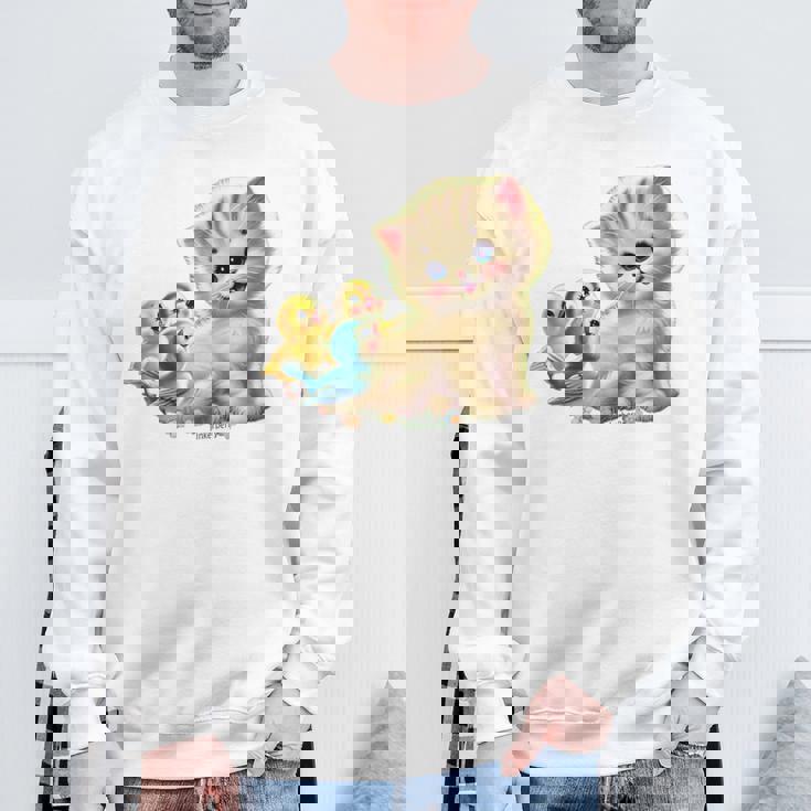 Kitten With Happy Little Birds スウェットシャツ 高齢者への贈り物