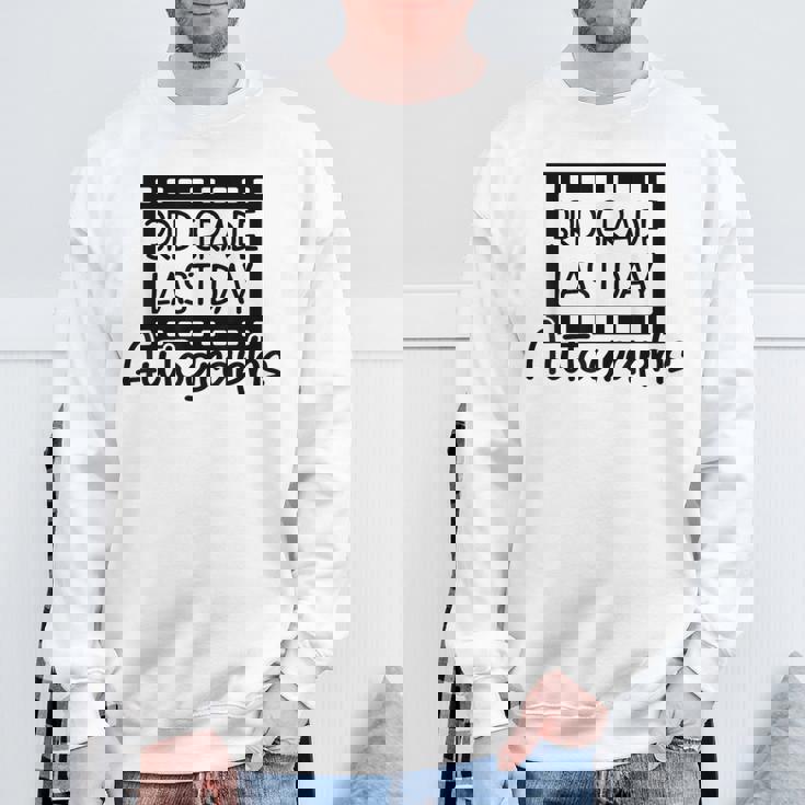 Last Day サイン入り 卒業 3年生 記念品 スウェットシャツ 高齢者への贈り物