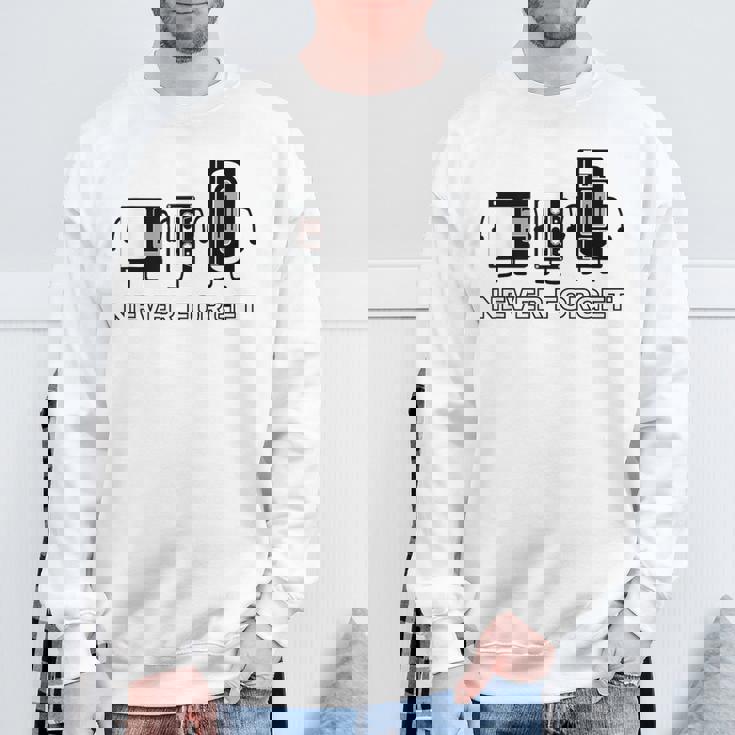 Never Forget カセットテープhs ゲーマー オールドスクール 面白い スウェットシャツ 高齢者への贈り物