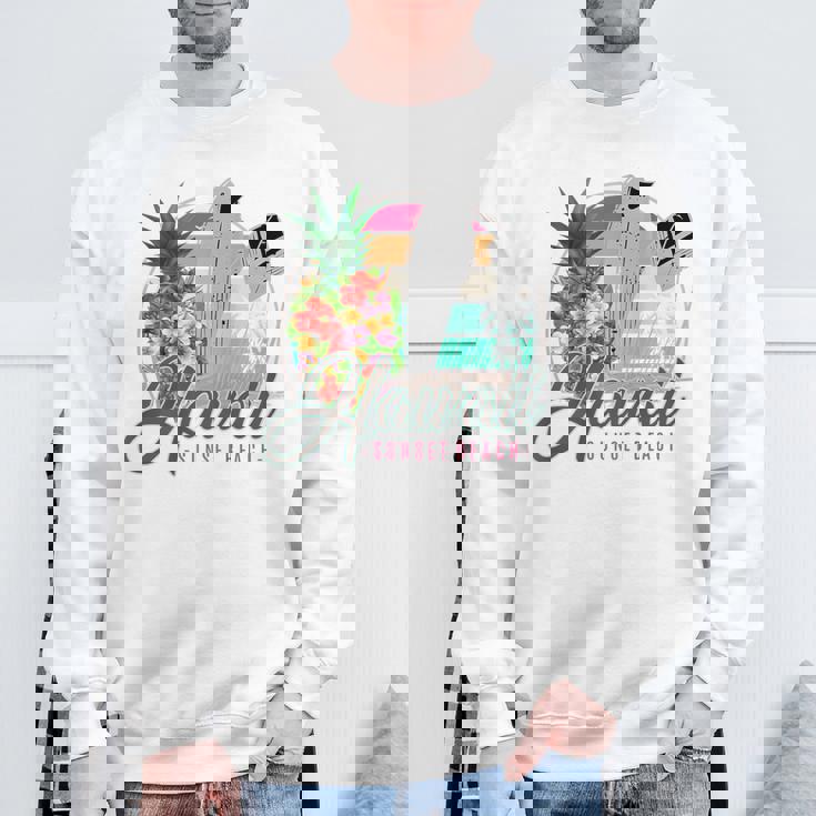 Sunset Beach Hawaii、サーフィンサーフボードレトロ、バックプリント スウェットシャツ 高齢者への贈り物