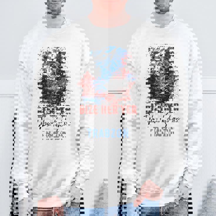 Trabzon 61 Bize Her Yer Trabzon ホワイトエディション スウェットシャツ 高齢者への贈り物