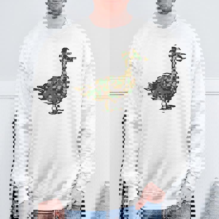 「鴨フラージュ」かも カモフラージュ 迷彩 ダジャレ 駄洒落 動物 鳥 カモ 鳧 カムフラージュ 兵士 軍隊 軍人 国防 スウェットシャツ 高齢者への贈り物