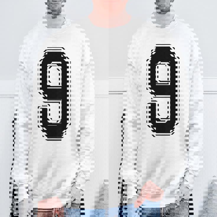 【バックプリント・背中側】9 数字 背番号 ユニフォーム ナンバー【ブラック／黒 の文字】スポーツ 練習着 部活 スウェットシャツ 高齢者への贈り物