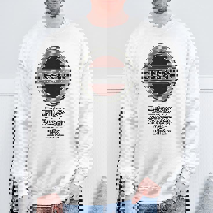 【バックプリント・背中側】Ossan おっさん（車好き ロゴ エンブレム パロディ）【変なデザイン屋さん】文字 面白い スウェットシャツ 高齢者への贈り物