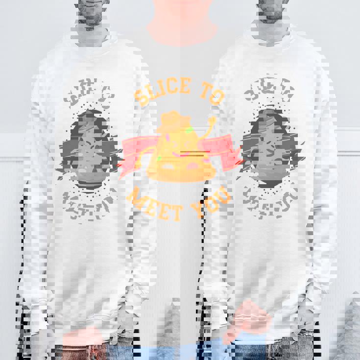 あなたに会うためにチーズクラストとスライス用のスライスが入ったピザ。 長袖tシャツ スウェットシャツ 高齢者への贈り物