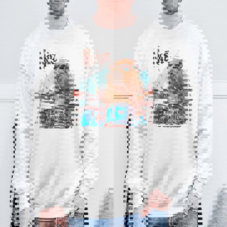 おかしなカピバラがドラムを奏でる スウェットシャツ 高齢者への贈り物