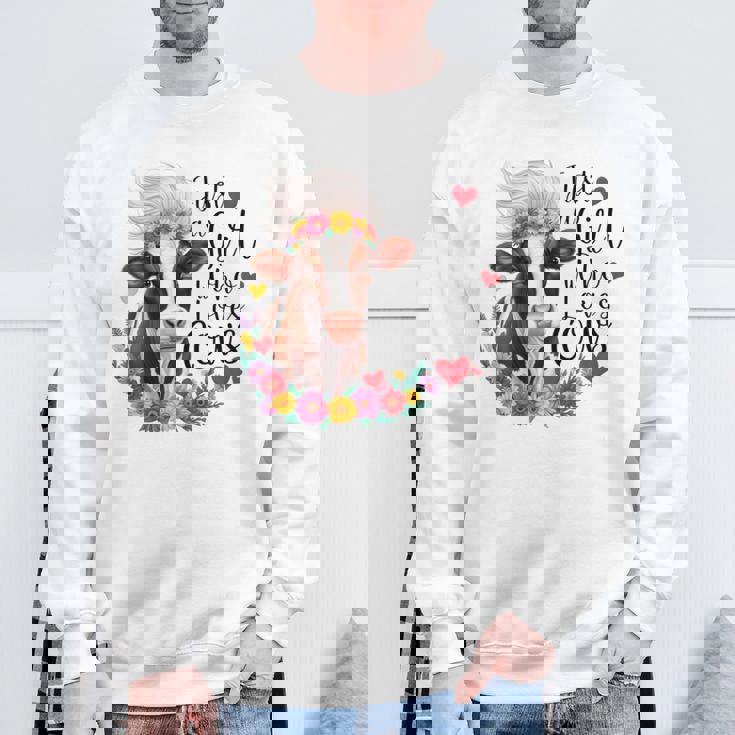 かわいい牛 ただの牛を愛する少女 長袖tシャツ スウェットシャツ 高齢者への贈り物