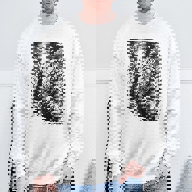 イエティ Ufo 平和 クリプティッド ユーモア マウンテン遭遇 長袖tシャツ スウェットシャツ 高齢者への贈り物