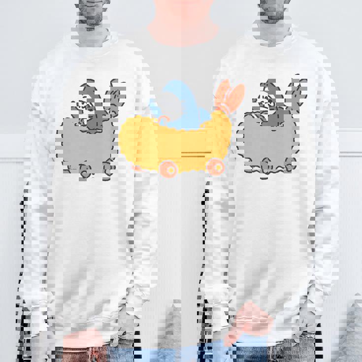 エビフライのくるまを運転するサメ スウェットシャツ 高齢者への贈り物