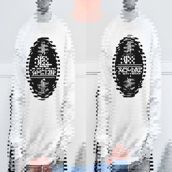 オニール・ファミリー・リユニオン俺たちのルーツ・イズ・ストロング・ツリー スウェットシャツ 高齢者への贈り物