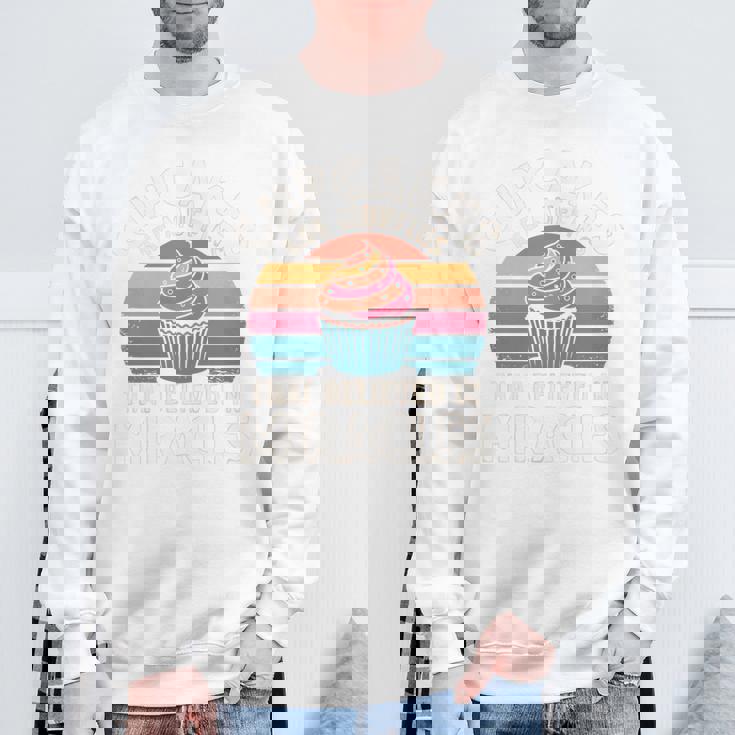 カップケーキは奇跡を信じたマフィンです レトロカップケーキ 長袖tシャツ スウェットシャツ 高齢者への贈り物