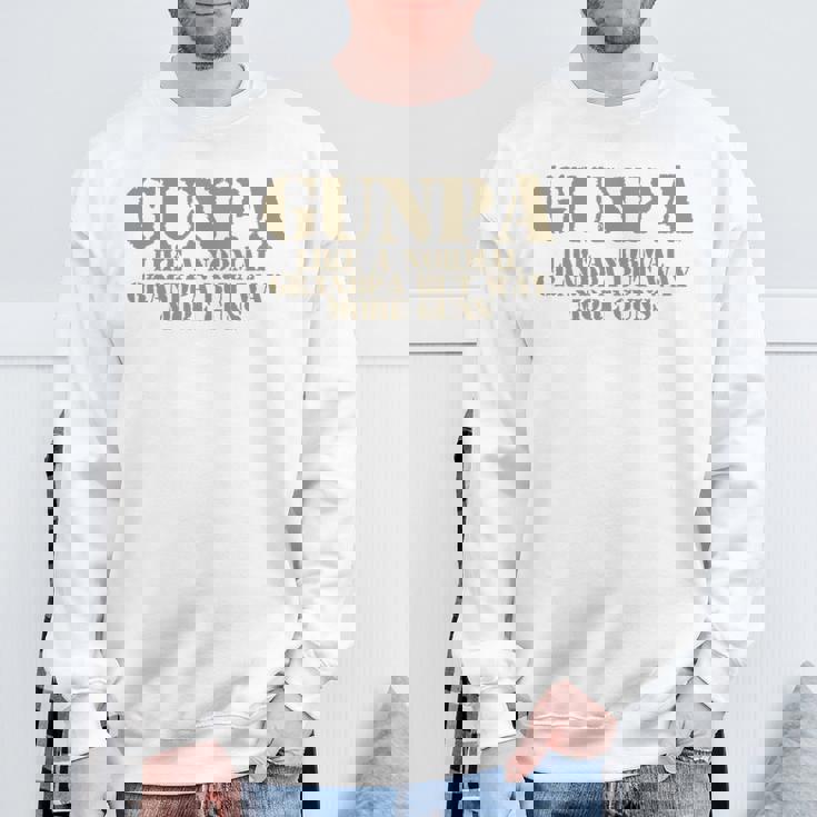 ガンパ 普通のおじいちゃん軍隊 銃好きのおじいちゃん 長袖tシャツ スウェットシャツ 高齢者への贈り物