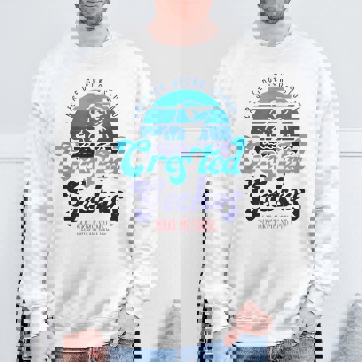 クレステッドゲッコーは私を笑顔にする エキゾチックなトカゲ スウェットシャツ 高齢者への贈り物