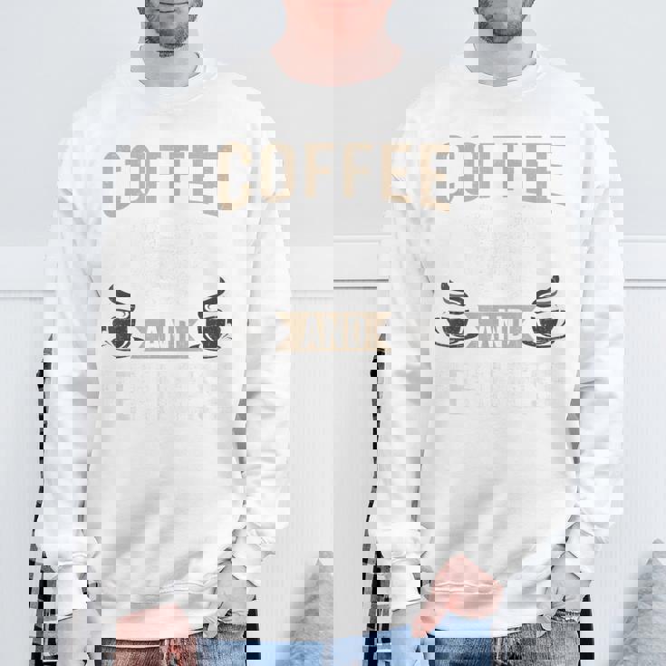 コーヒーとペキニーズ犬愛好家 スウェットシャツ 高齢者への贈り物