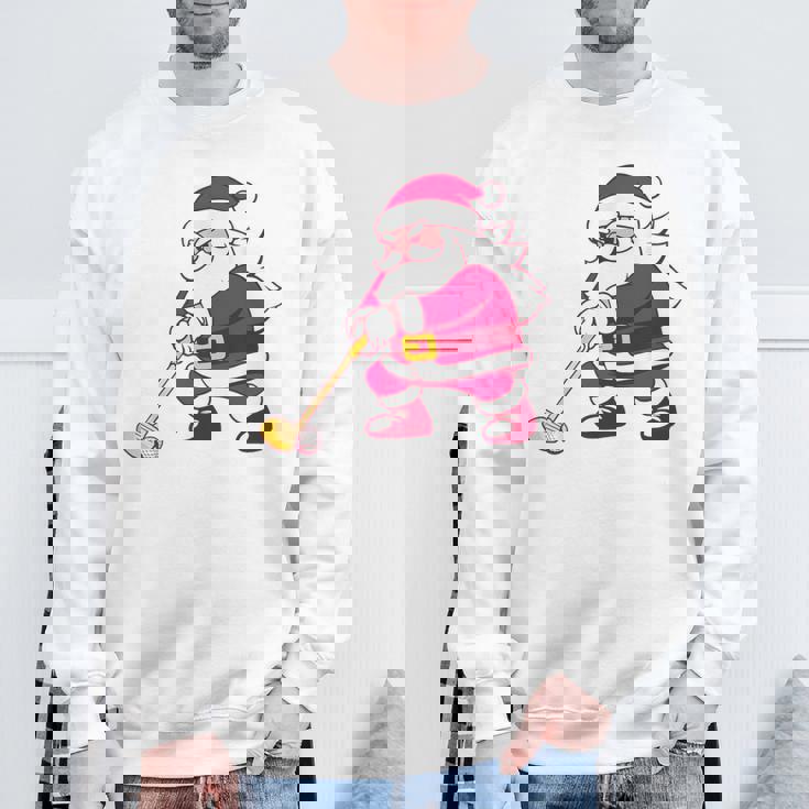 ゴルフをする面白い醜いクリスマスサンタ。 スウェットシャツ 高齢者への贈り物