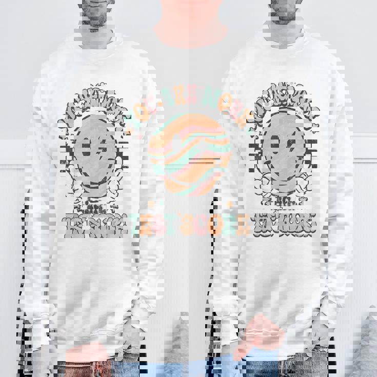 テスト先生 グルーヴィースマイル あなたはテスト結果以上のものです スウェットシャツ 高齢者への贈り物