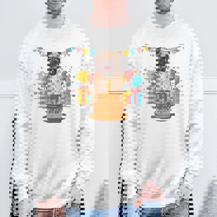 パグ 1歳 誕生日 お祝い ケーキ ペット 動物 犬 オーナー パグ スウェットシャツ 高齢者への贈り物