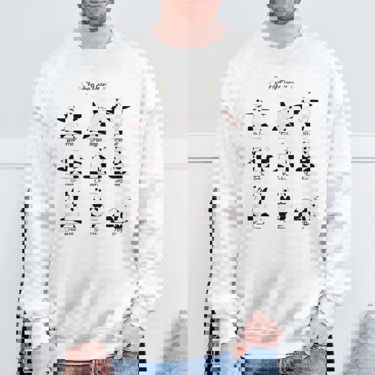 パンダヨガポーズ、パンダは異なるヨガポジションを作ります。 スウェットシャツ 高齢者への贈り物