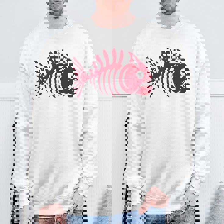 ピラニアスケルトン。魚の頭蓋骨と骨の様式化されたデザイン。 スウェットシャツ 高齢者への贈り物