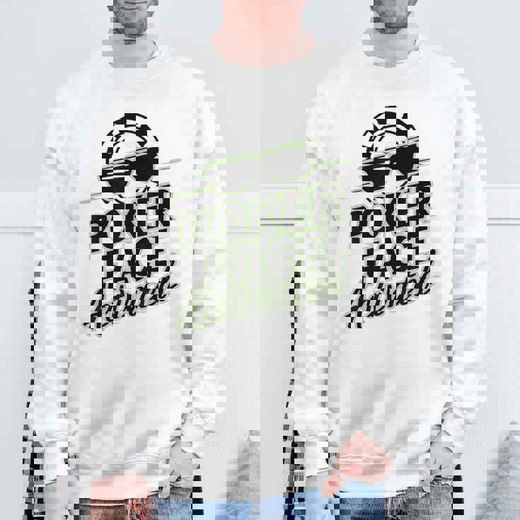 ポーカーフェイス活性化テキサスホールデムポーカーカード愛好家。 スウェットシャツ 高齢者への贈り物