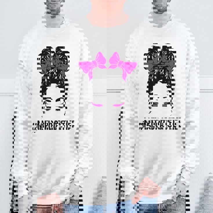 メイクアップアーティスト 美容師 美容師 顔 乱雑なお団子 スウェットシャツ 高齢者への贈り物