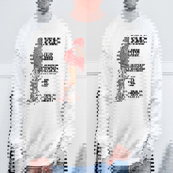 ラインマンのクォーターバックにはアメリカンフットボールにヒーローが必要 スウェットシャツ 高齢者への贈り物