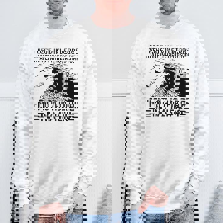 レコード屋に閉じ込められたビニールレコードを救出する スウェットシャツ 高齢者への贈り物