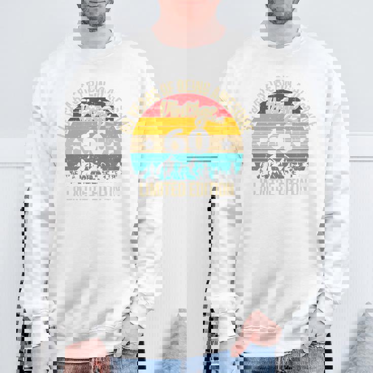 レトロ ヴィンテージ 60歳 誕生日プレゼント 60年間の素晴らしさ 長袖tシャツ スウェットシャツ 高齢者への贈り物