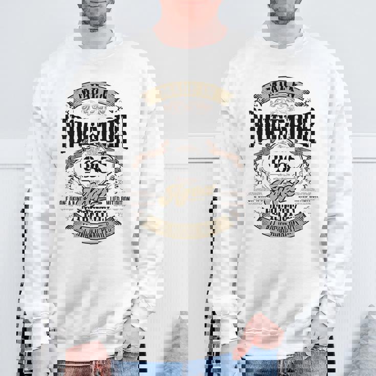 ヴィンテージ還暦祝い 1965年11月生まれ 60歳 スウェットシャツ 高齢者への贈り物