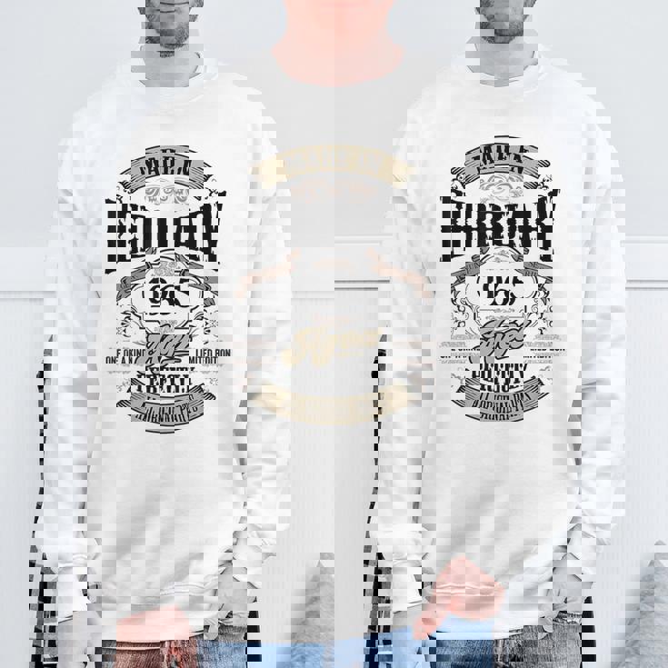 ヴィンテージ還暦祝い 1965年2月生まれ 60歳 スウェットシャツ 高齢者への贈り物