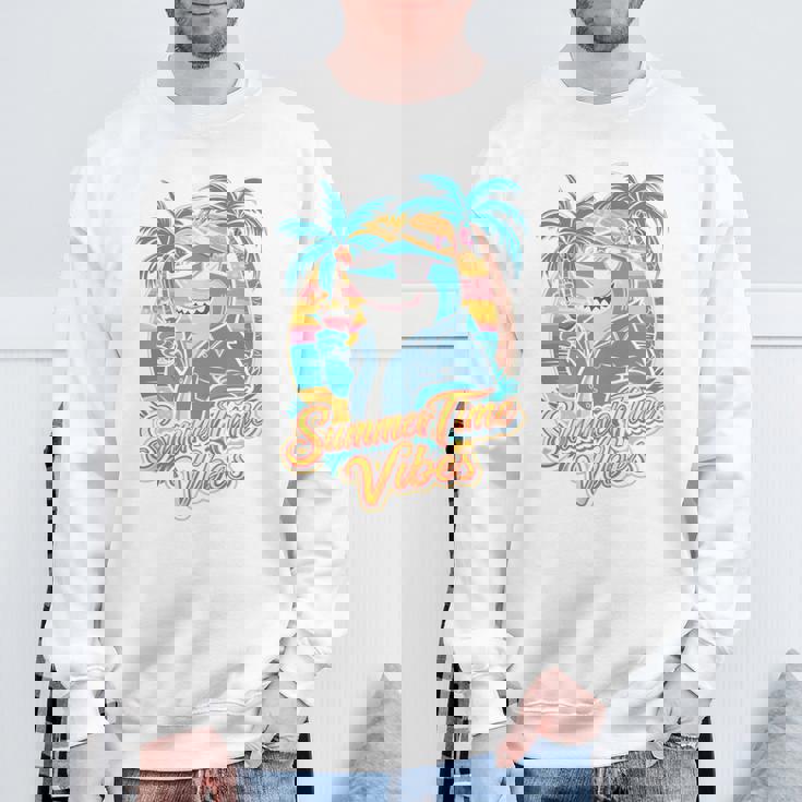 夏休み サメ ビーチ トロピカル サンセット ヤシの木 長袖tシャツ スウェットシャツ 高齢者への贈り物