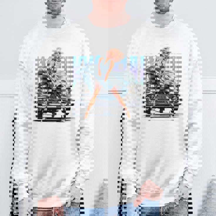 強風ピンナップガールとオールドアメ車のバックプリント スウェットシャツ 高齢者への贈り物