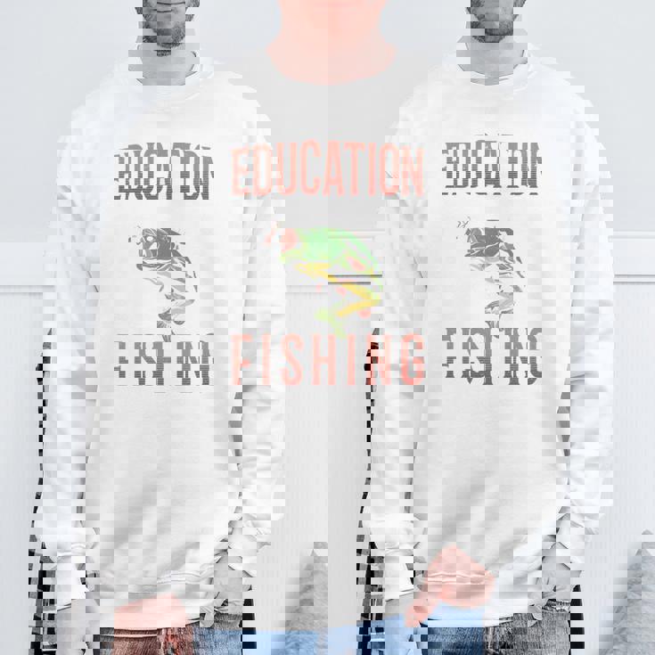 教育は重要ですが、釣りは重要です 面白い 長袖tシャツ スウェットシャツ 高齢者への贈り物