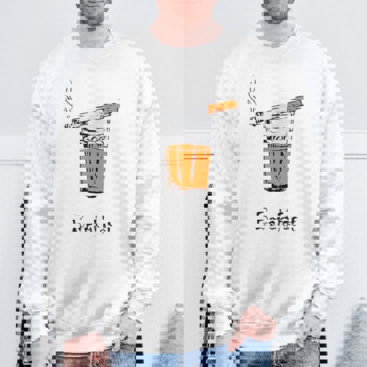 朝食タバコとウイスキー、面白いtシャツギフト。 スウェットシャツ 高齢者への贈り物