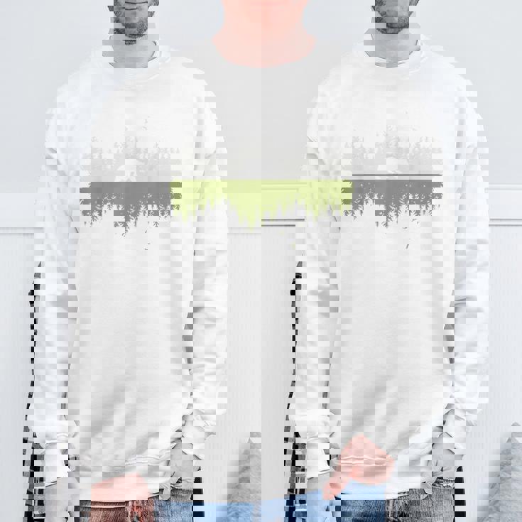 木 反射 クマ 野生動物 森 自然 動物 アウトドア スウェットシャツ 高齢者への贈り物