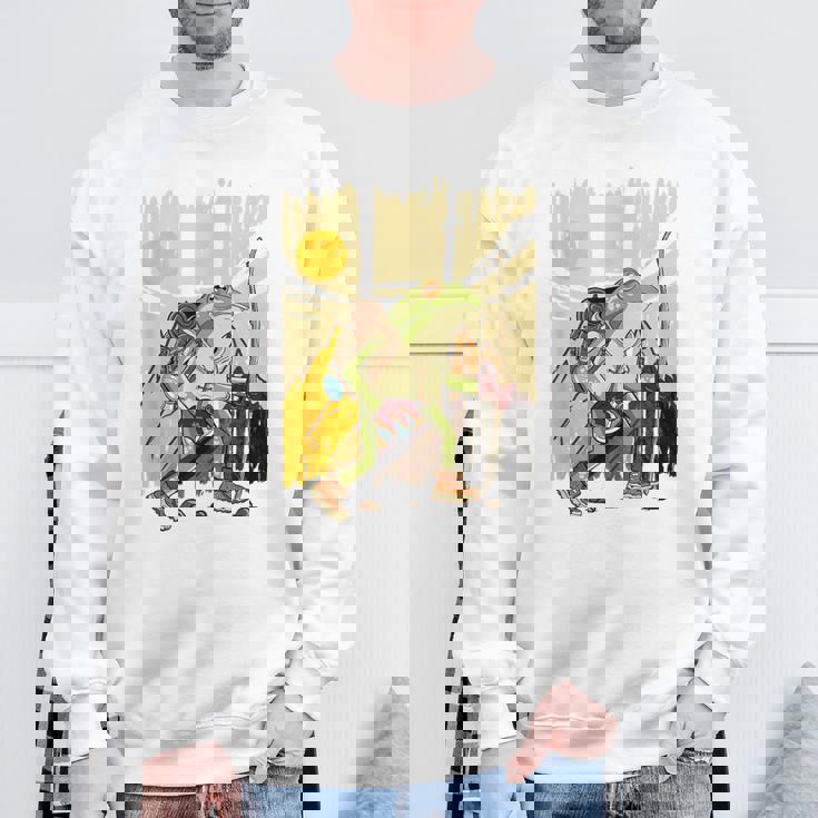 楽しいカエル ハイキングと登山愛好家 スウェットシャツ 高齢者への贈り物