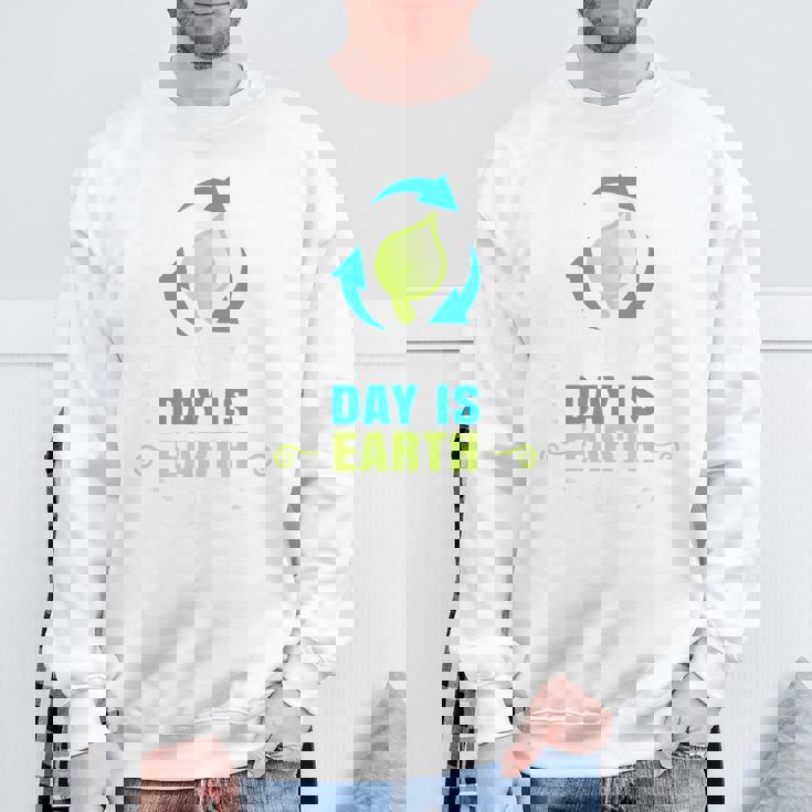毎日のハッピーアースデイtシャツはアースデイのリサイクルです スウェットシャツ 高齢者への贈り物