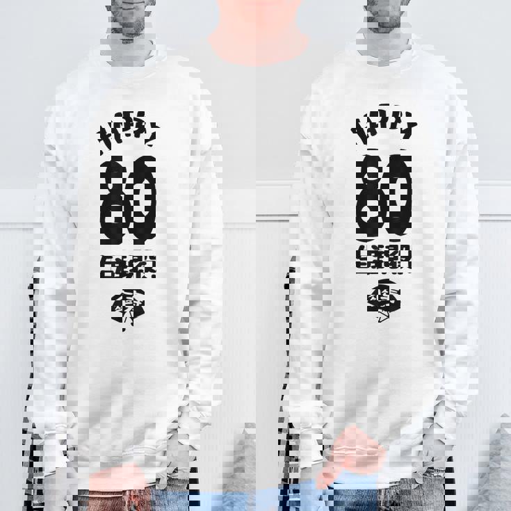 生涯現役 この身体８０年目 まだまだ行くぜ ハッピー ８０歳 傘寿祝い 長寿祝い おもしろ 傘寿 スウェットシャツ 高齢者への贈り物