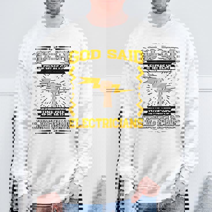 神は「光あれ」と言われてから、電気技師を創られた スウェットシャツ 高齢者への贈り物
