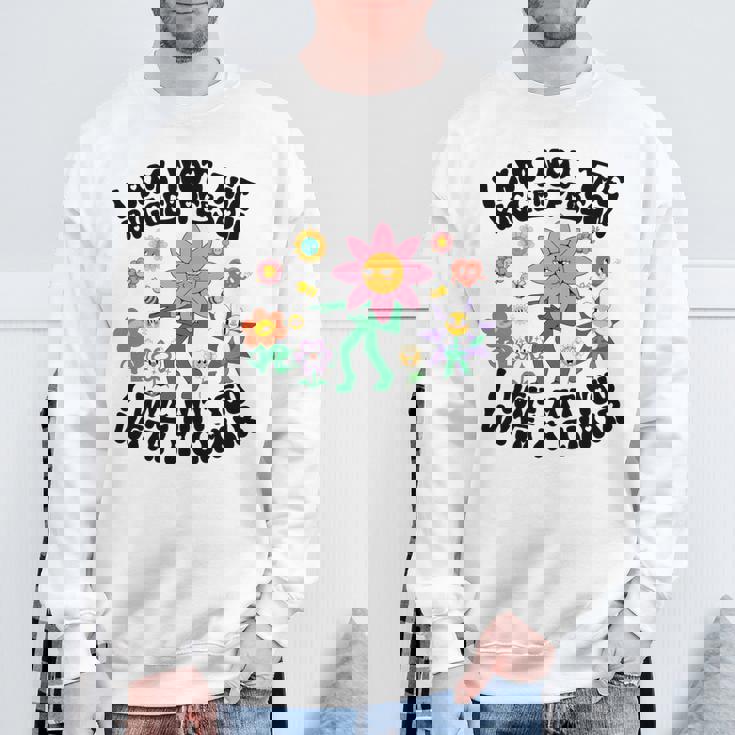 私は大柄な人間じゃないよ椅子で殴るぞおかしい 長袖tシャツ スウェットシャツ 高齢者への贈り物