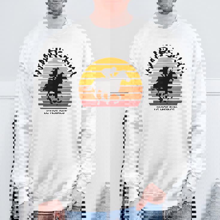 競馬ファンや馬好きの方にお勧め 勝者の走り オシャレな競馬イラスト スウェットシャツ 高齢者への贈り物